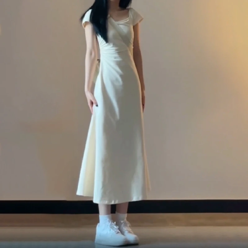 修身显瘦连衣裙子女秋季2025新款小众设计高级感气质长裙子设计感