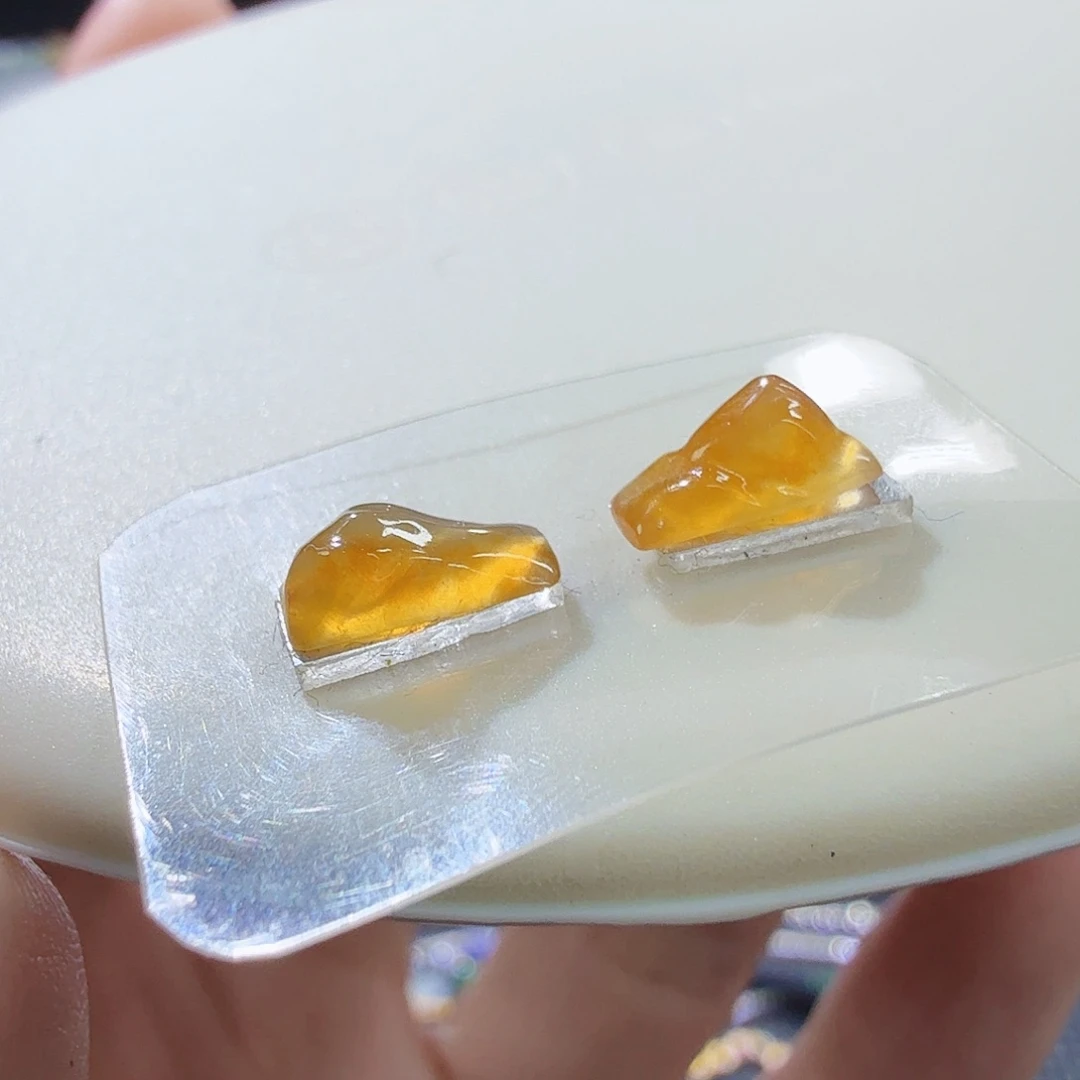 翡翠未镶嵌颈饰日照金山一对