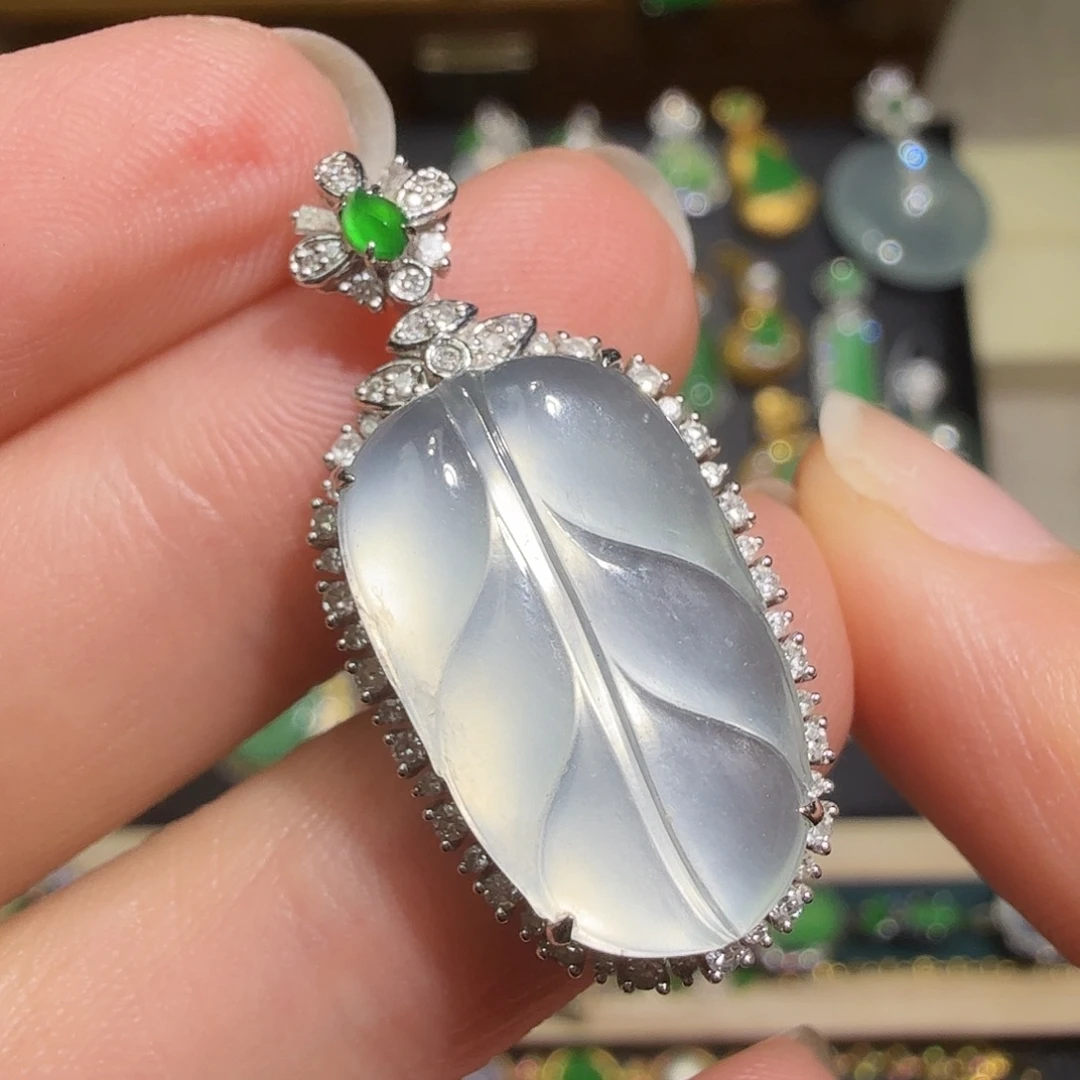 翡翠18K金镶嵌颈饰