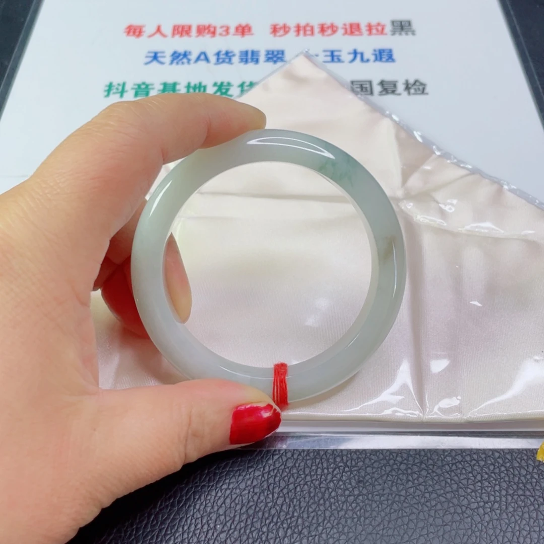 翡翠手镯未镶嵌不***！