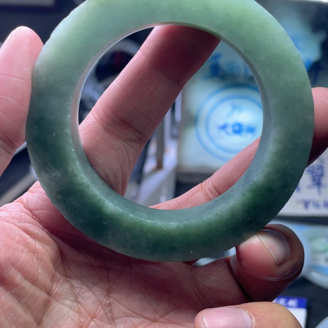 定制翡翠未镶嵌翡翠手镯