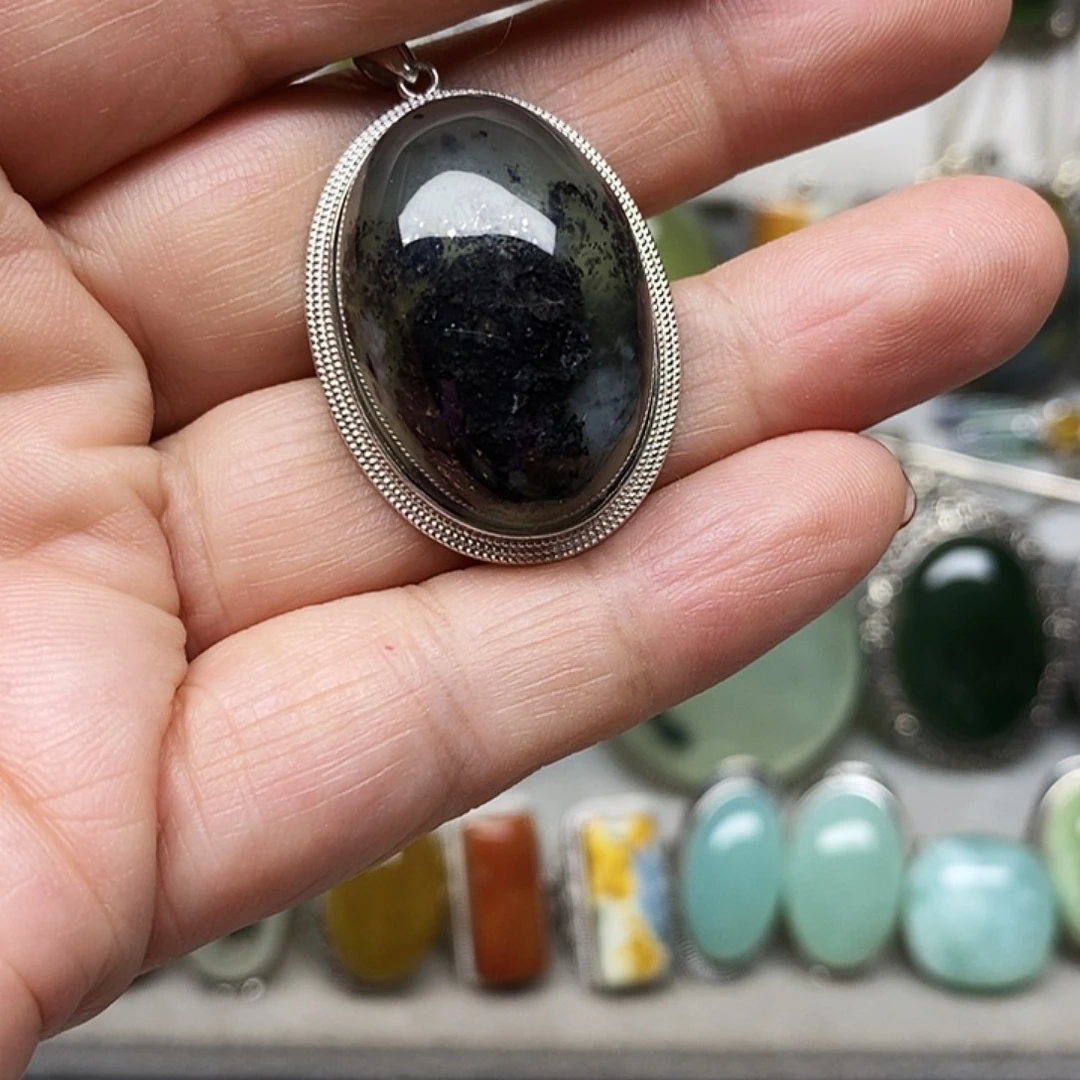 蛇纹石玉银S925镶嵌吊坠