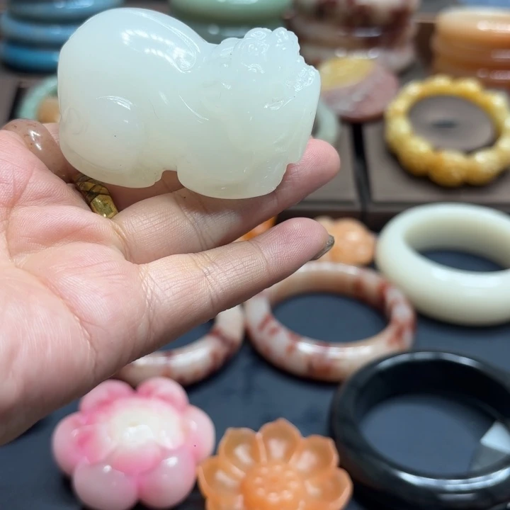 石英岩玉合金颈饰