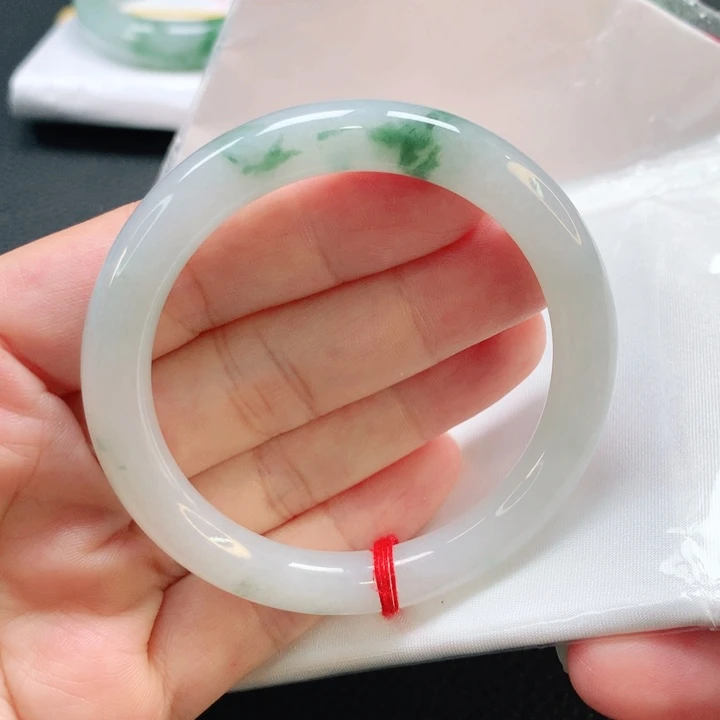 翡翠手镯未镶嵌52圆
