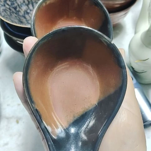 瓷片瓷片，各种摆件，均有瑕疵。沙锅！