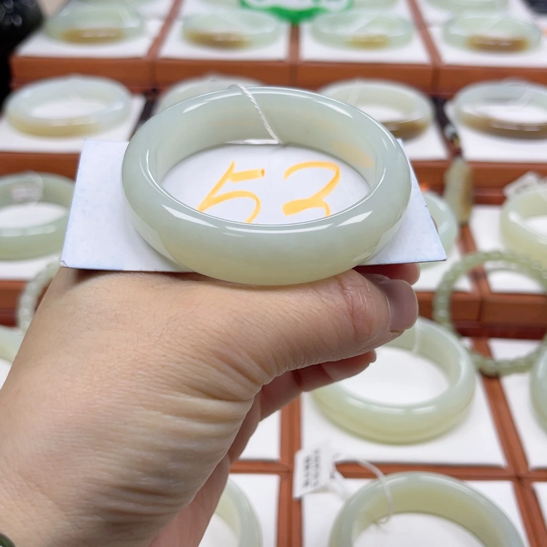 未镶嵌手镯和田玉（糖玉）