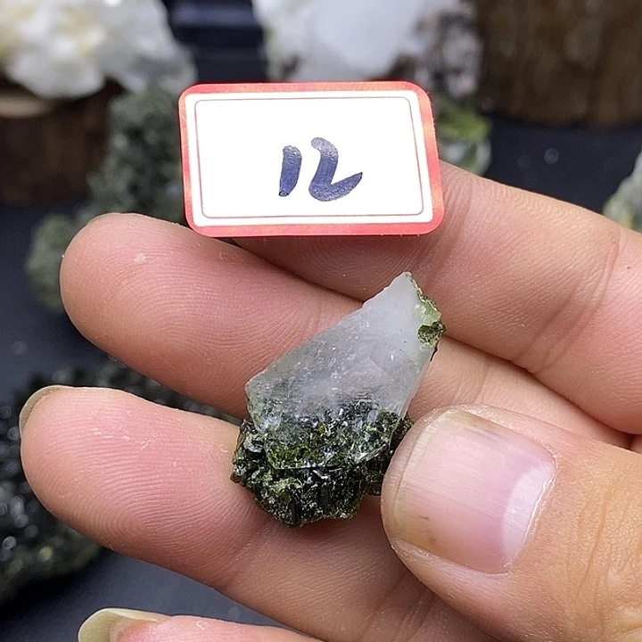 有机玻璃巴基斯坦绿莲石水晶共生12