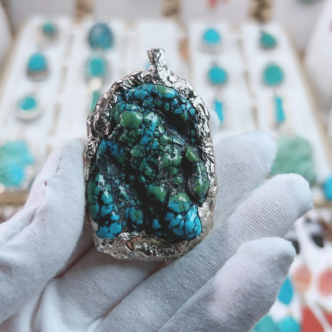 绿松石颈饰未镶嵌