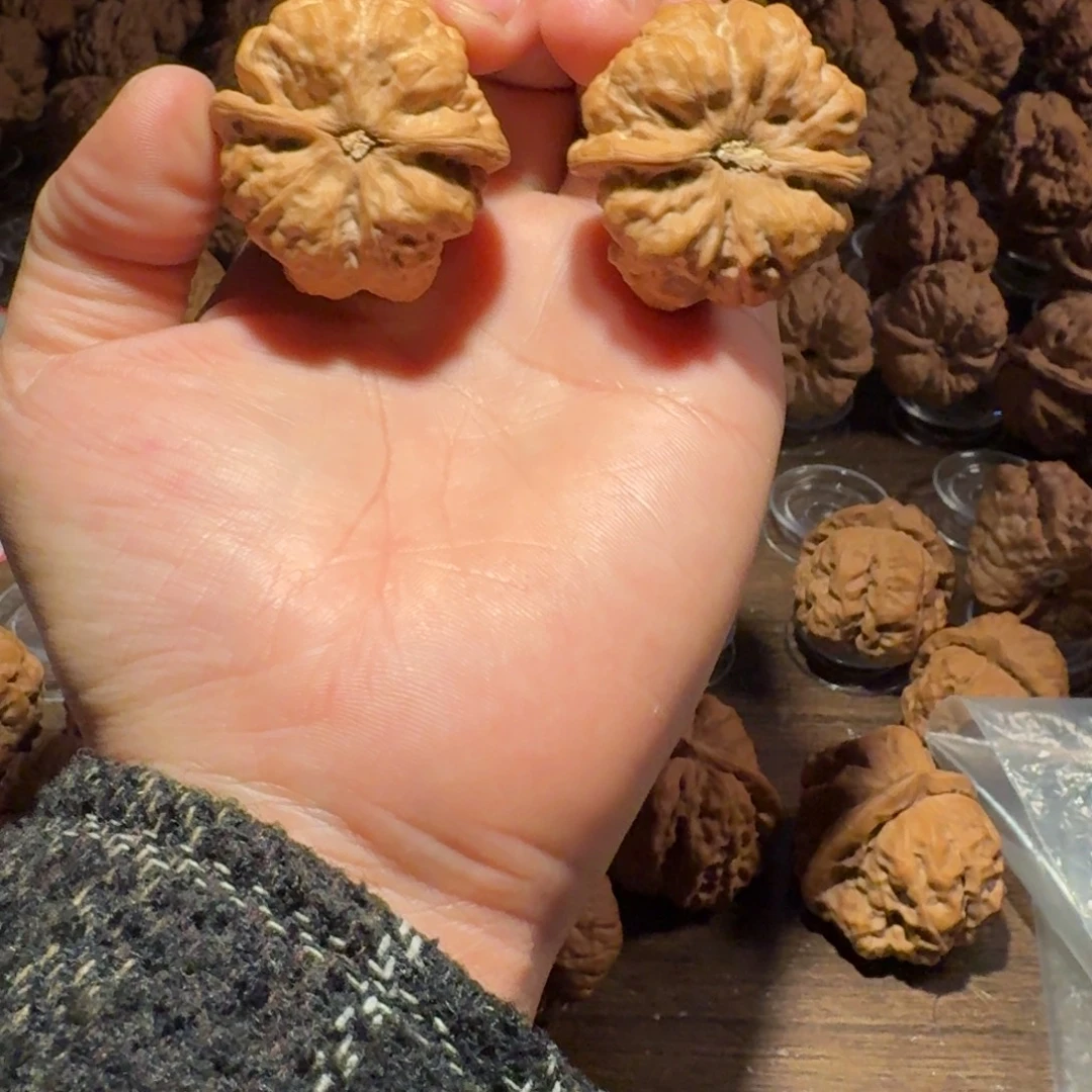 玉***)文玩核桃吊坠蛤蟆的眼睛是真的好看啊我的