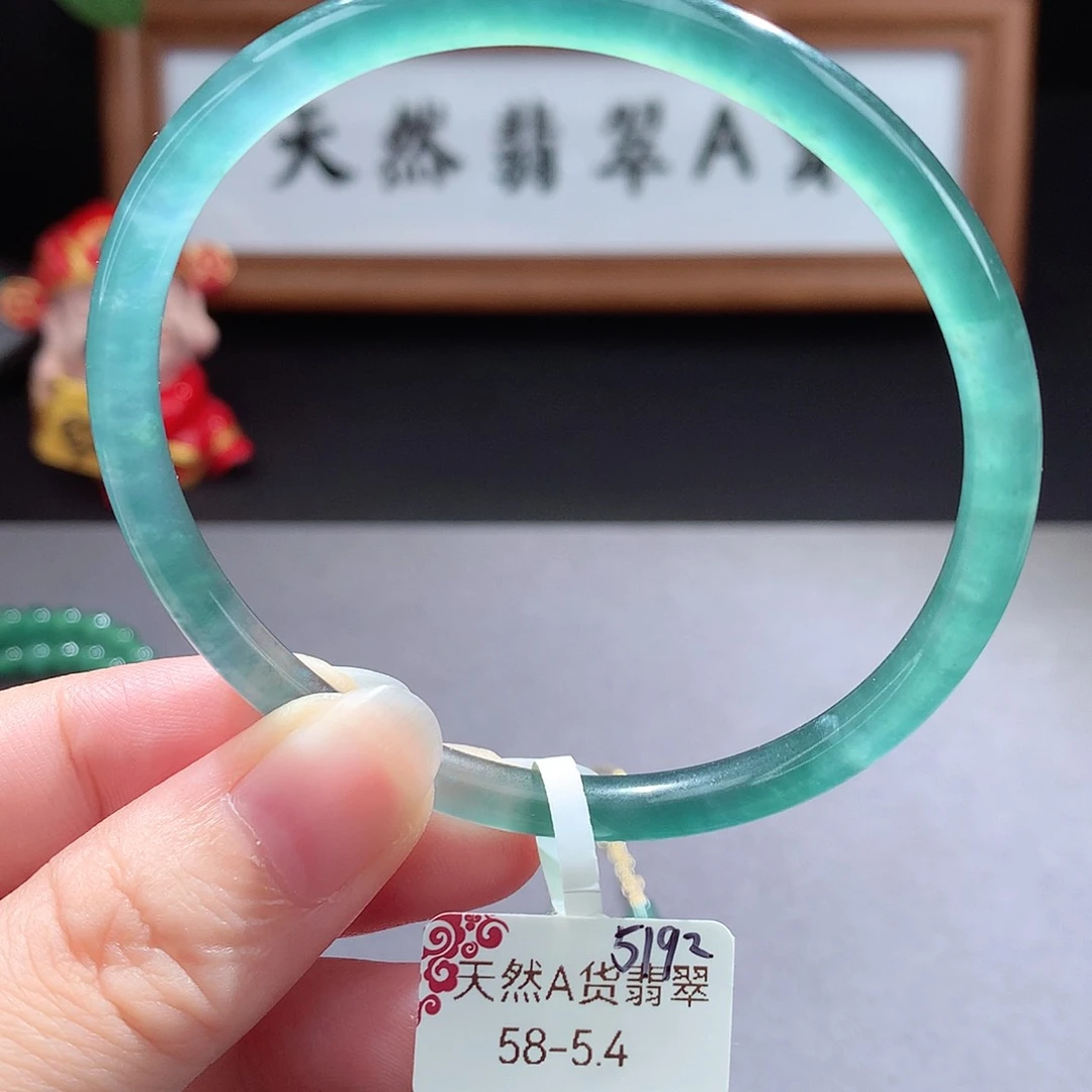 未镶嵌手镯（圆镯）翡翠