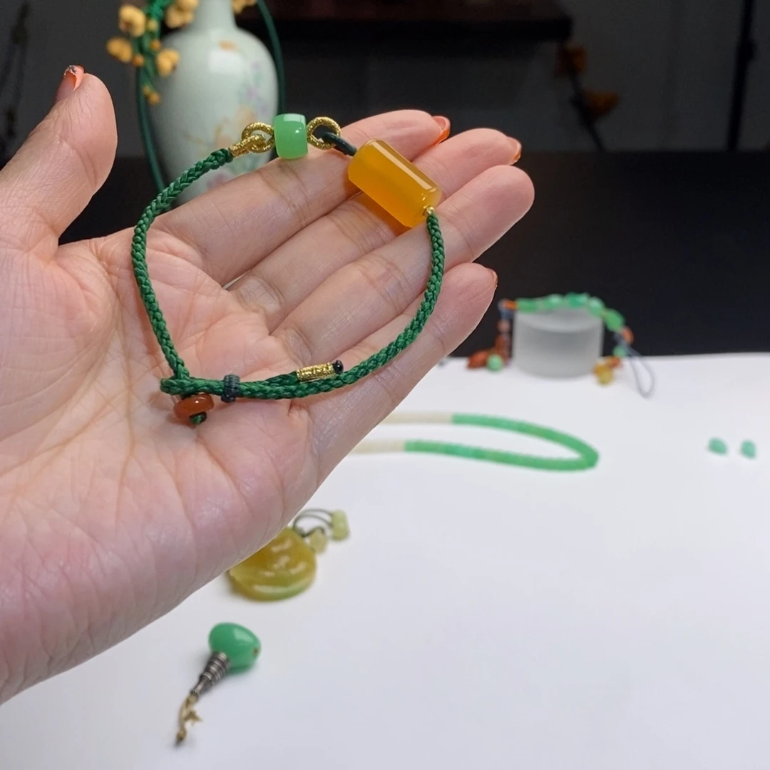 石英质玉（缅黄）未镶嵌颈饰