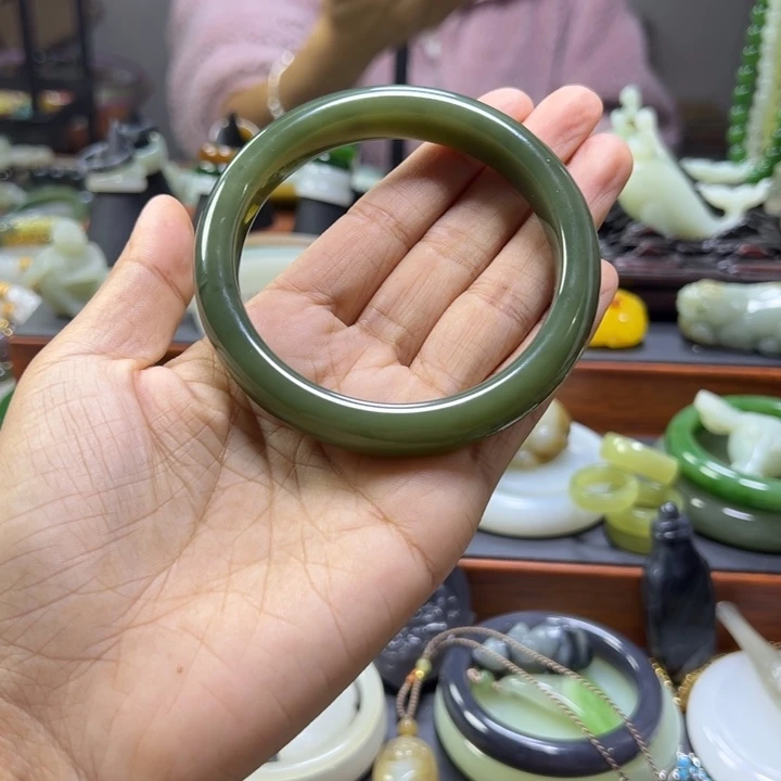 未镶嵌手镯和田玉