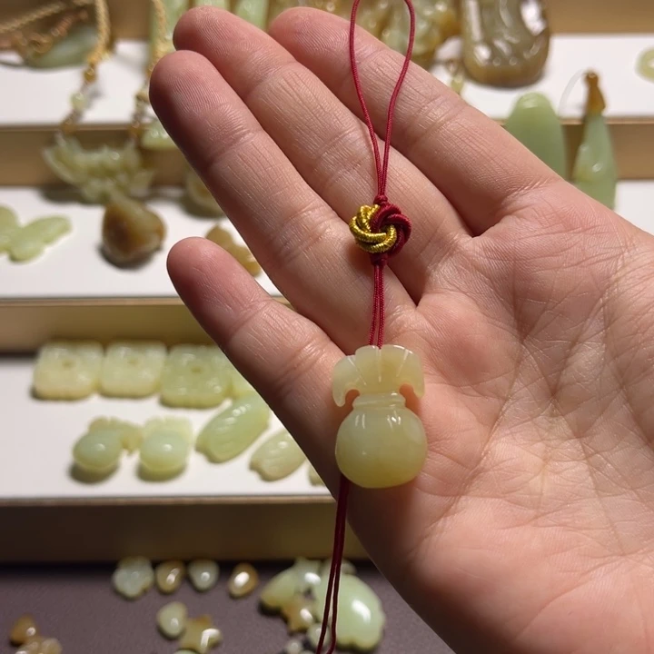和田玉未镶嵌颈饰手机链