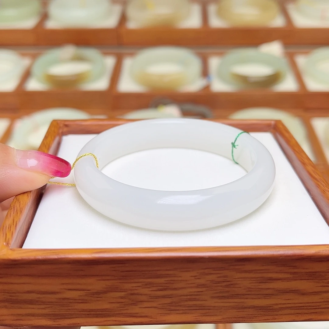 和田玉手镯未镶嵌53