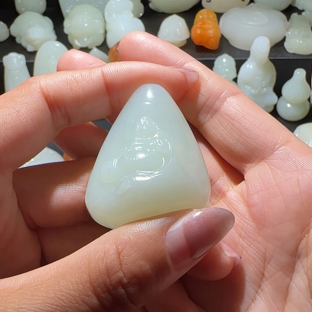 受***人和田玉未镶嵌颈饰