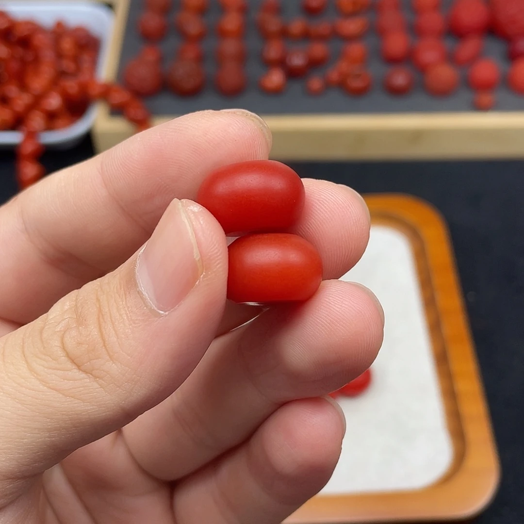 南红玛瑙15红保山锦红哑光卡16算盘珠两颗未镶嵌