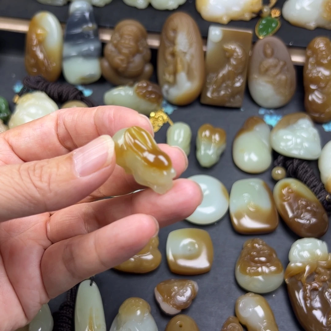 ****骨和田玉（糖玉）未镶嵌颈饰