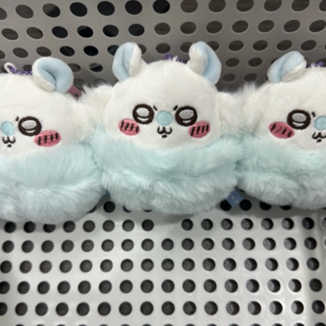 chiikawa桃心飞鼠手捧毛绒挂饰可爱女生礼物