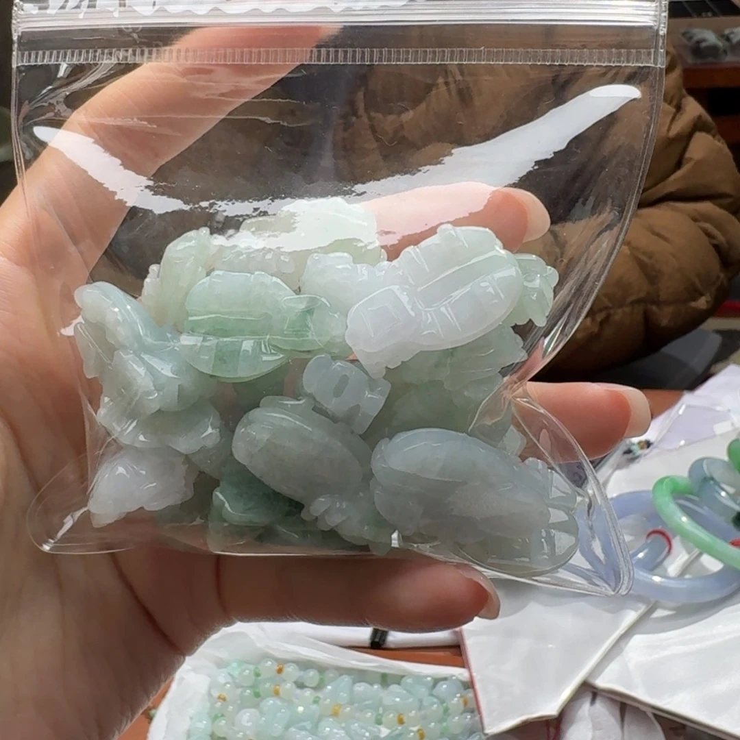 未镶嵌挂件翡翠福利1个，不包邮，拍邮费发货