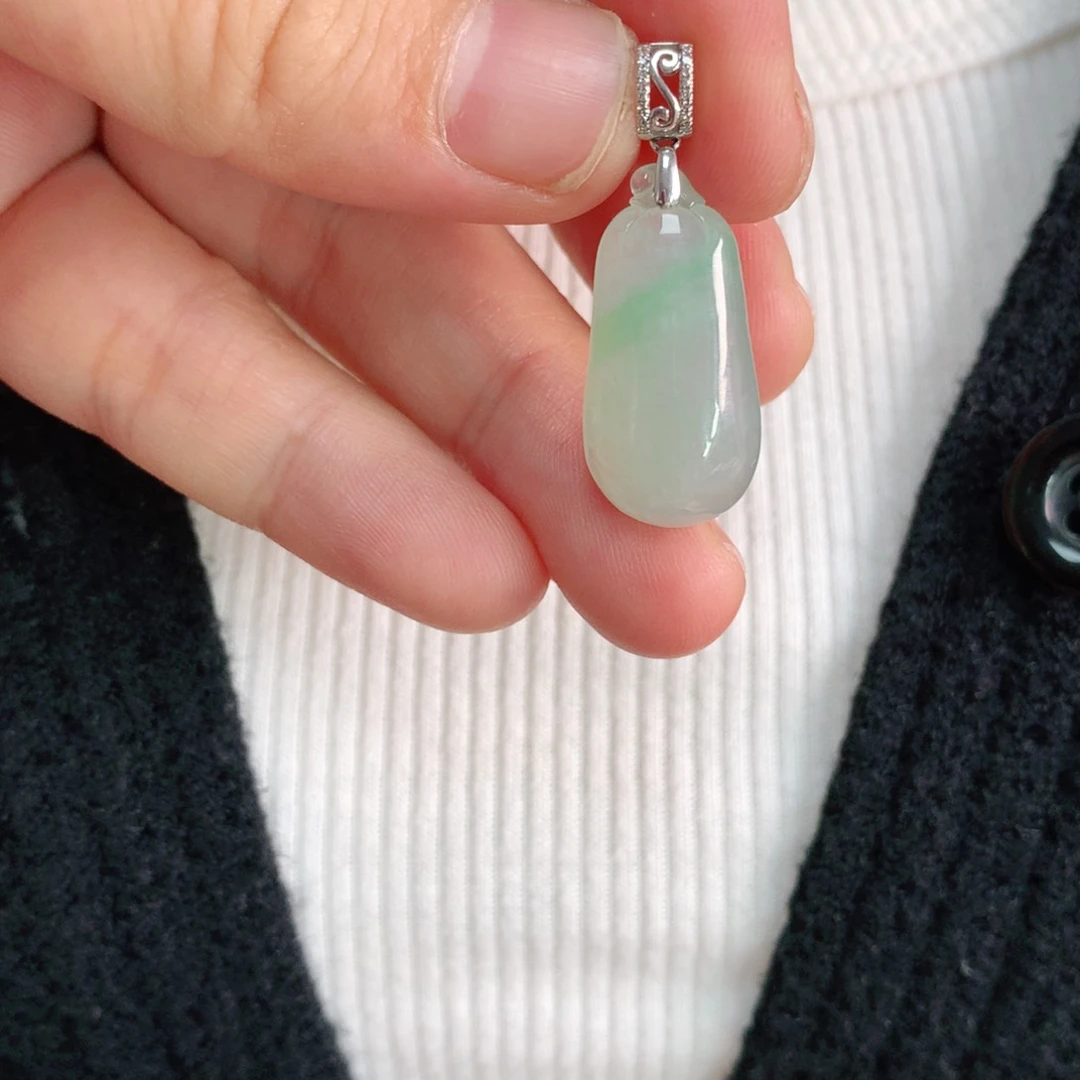 颈饰18K金镶嵌翡翠