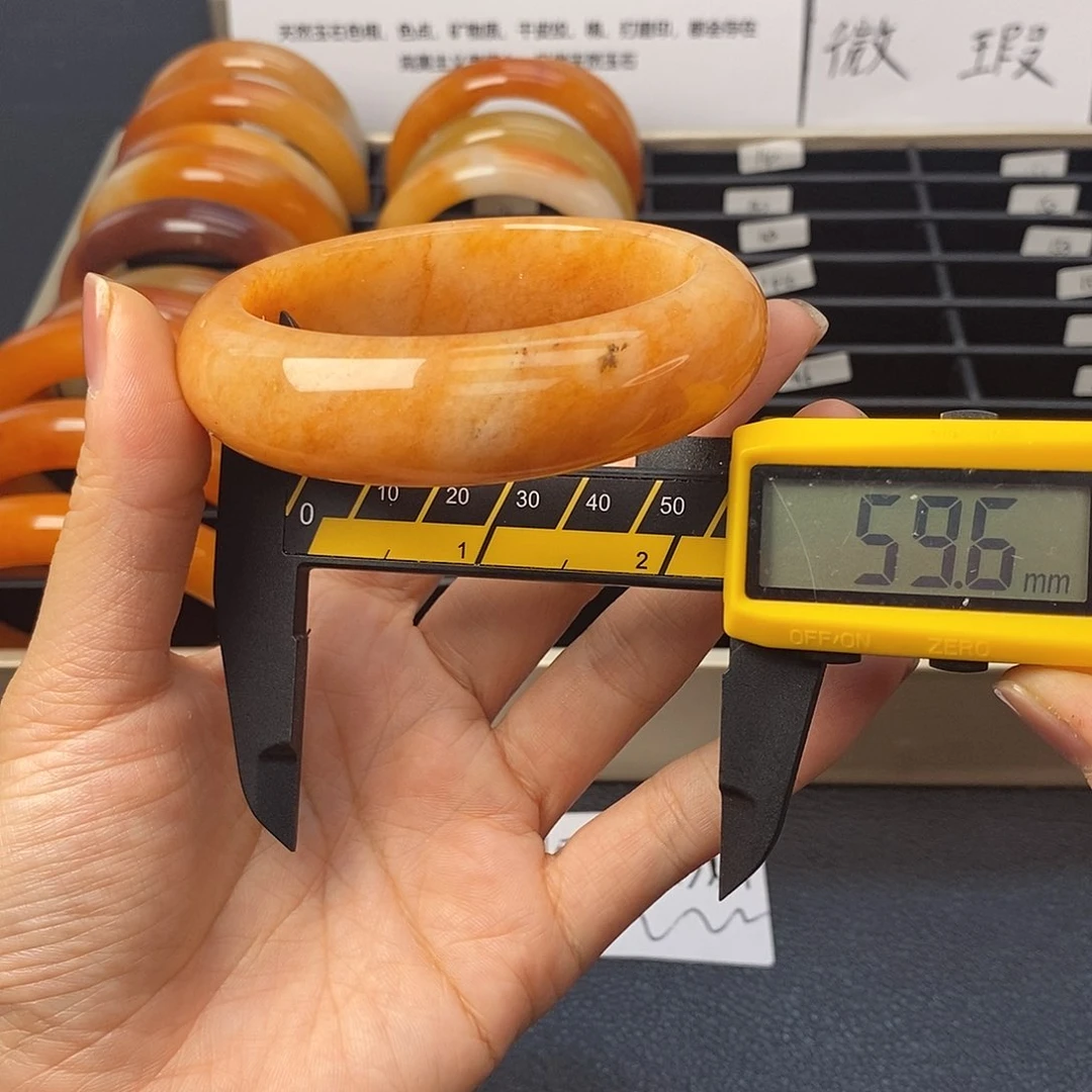 未镶嵌石英质玉（黄龙玉）手镯135号茄子山金沙老油红如血黄龙
