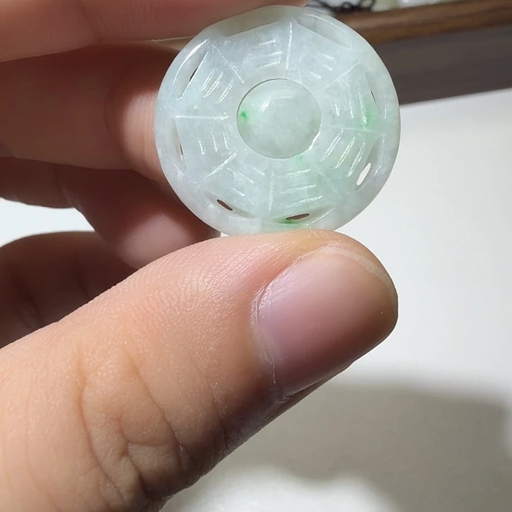 颈饰未镶嵌翡翠好