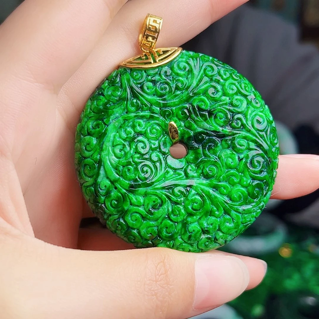 颈饰18K金镶嵌翡翠多样性