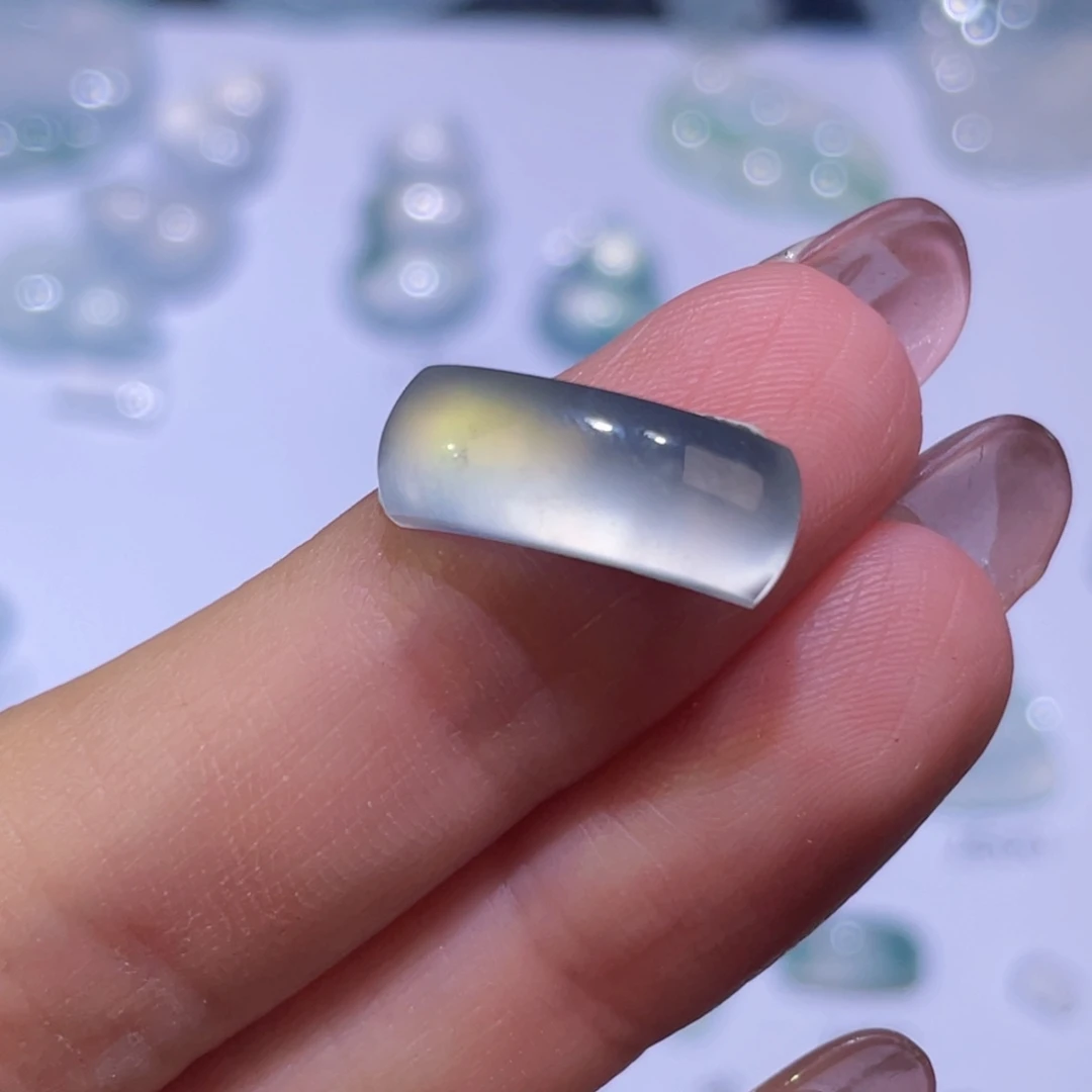 翡翠未镶嵌颈饰裸石