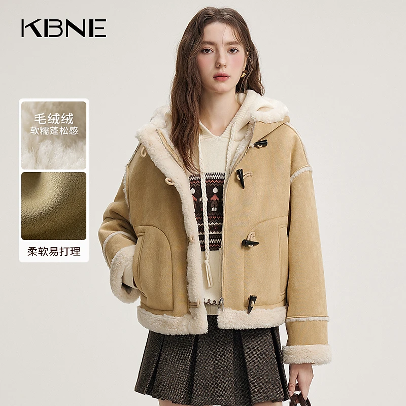 KBNE皮毛一体毛毛外套女秋冬最新款2025爆款复古洋气牛角扣短外套