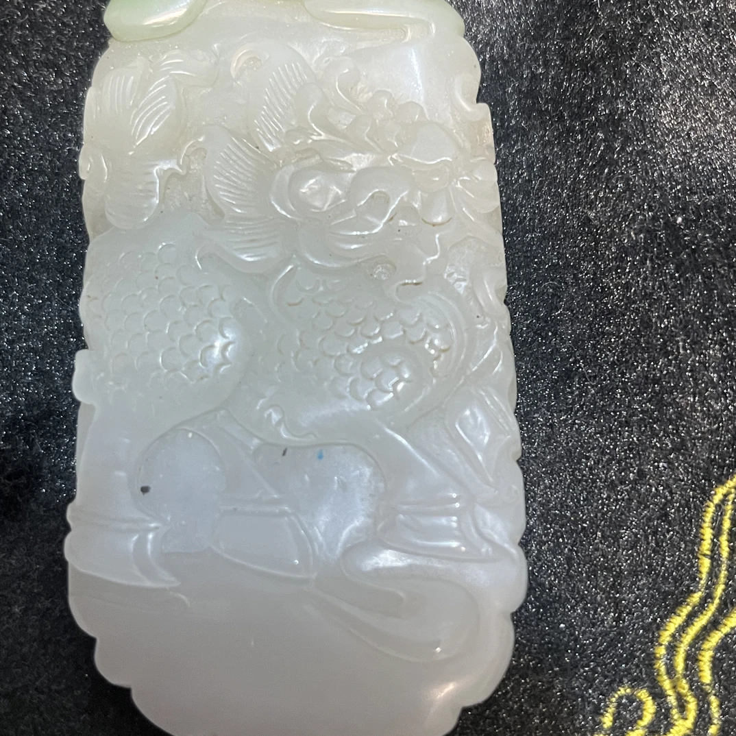 和田玉吊坠精美大气