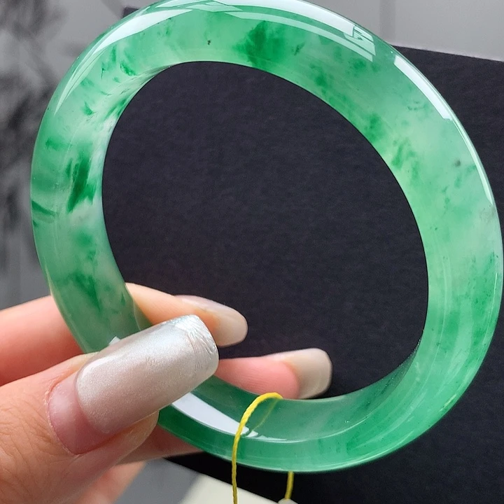 未镶嵌手镯石英质玉