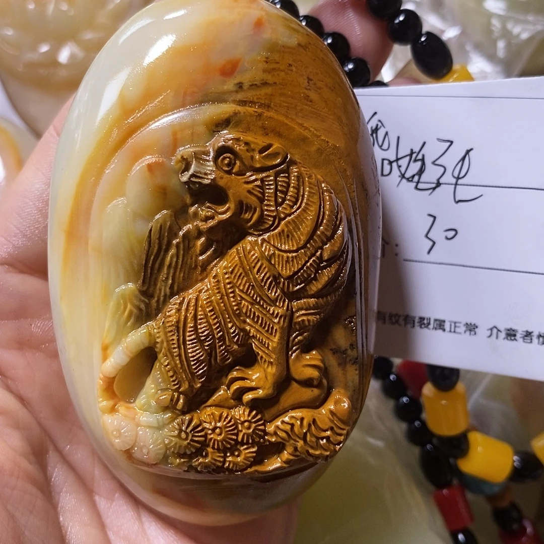 石材我****傲古青石手把件