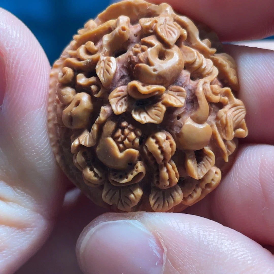 桃核单颗核雕作品