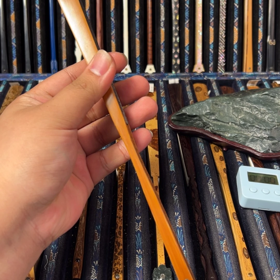 天***雨扇子扇子上的图案很漂亮