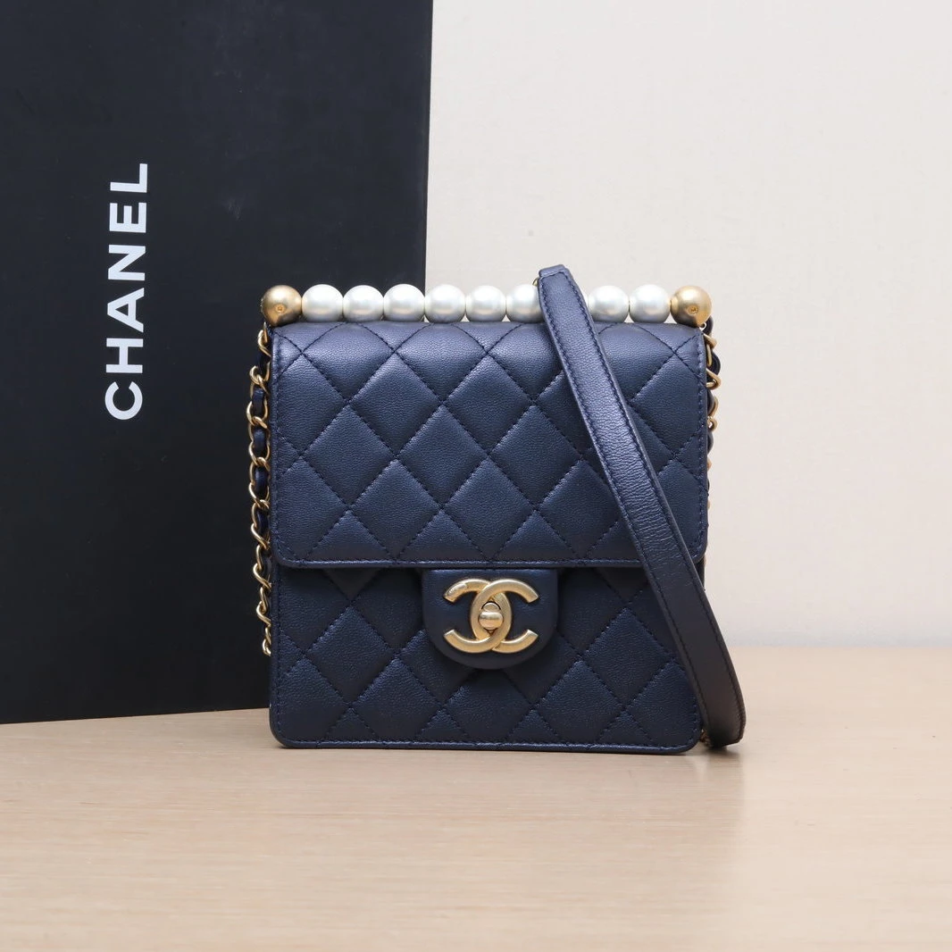 95新 Chanel/香奈儿 【黑黑】珍珠包 小方包 蓝色 29开 金扣