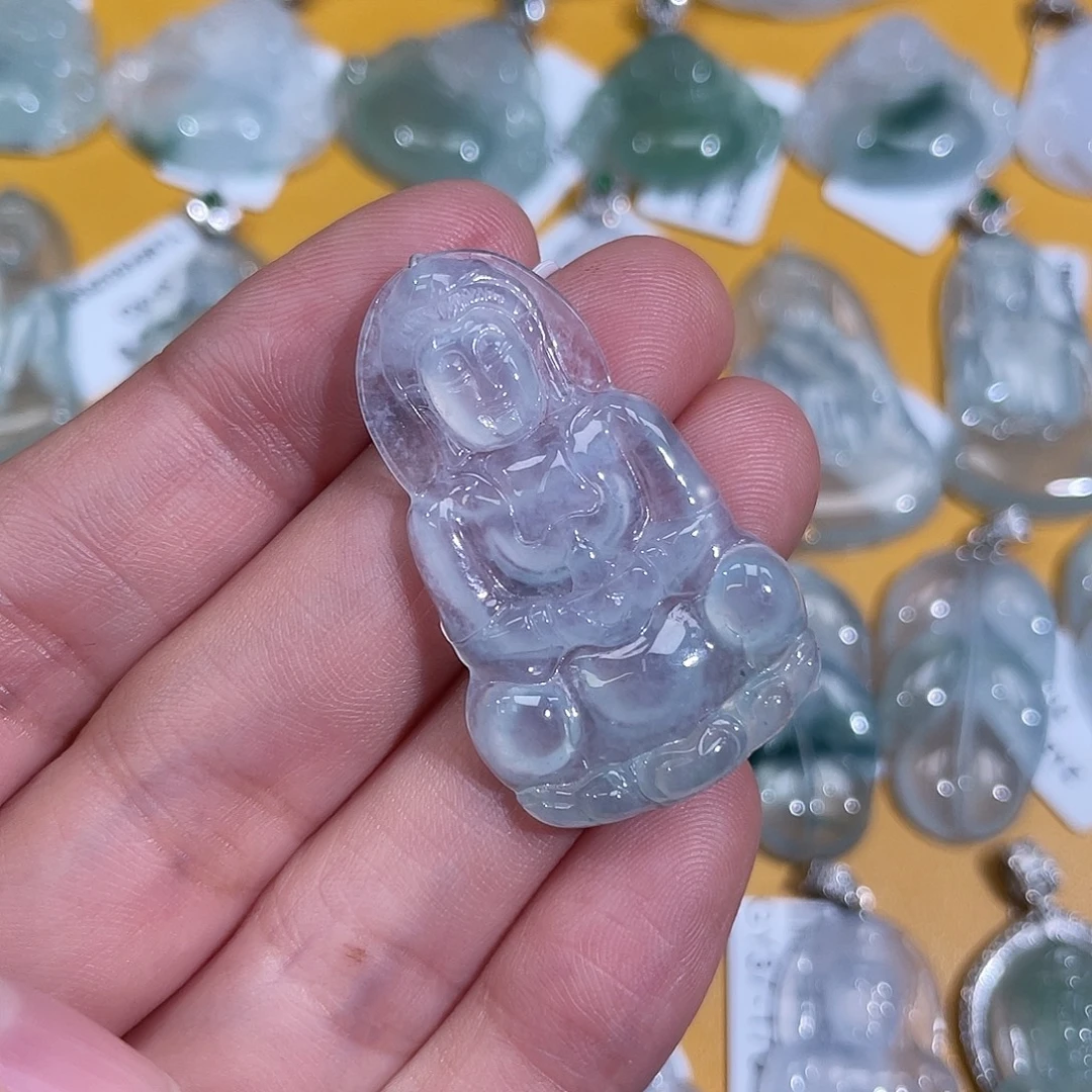 翡翠未镶嵌颈饰观音