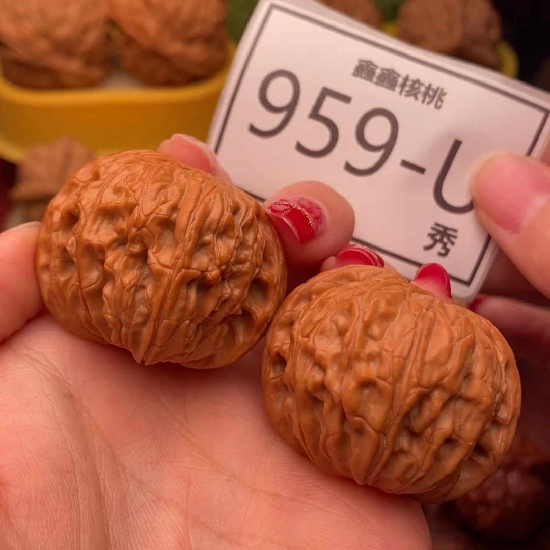 桃核把件正磨39……