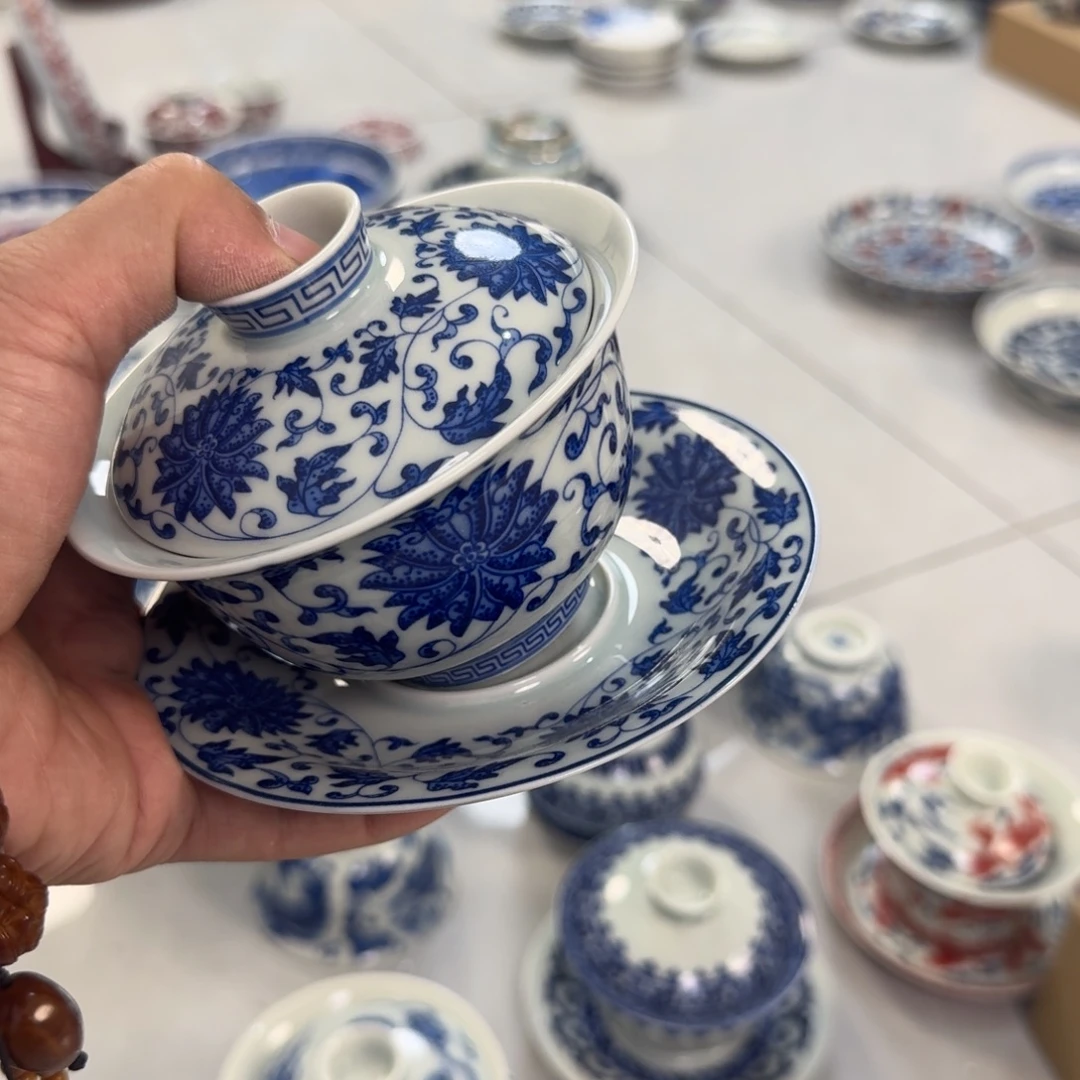 摆件陶青花缠枝莲三才盖碗