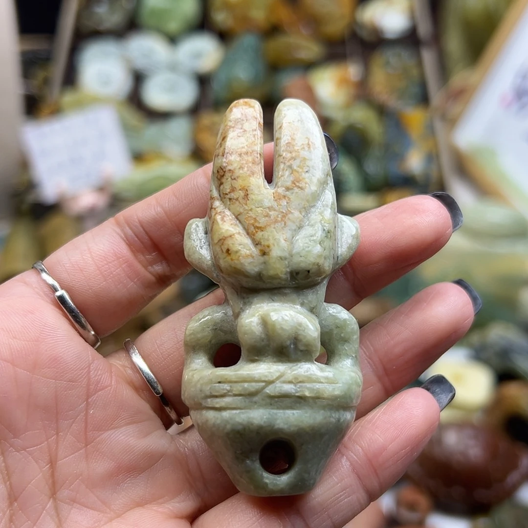 岫岩河磨玉（透闪石质玉）未镶嵌颈饰河磨玉太阳人