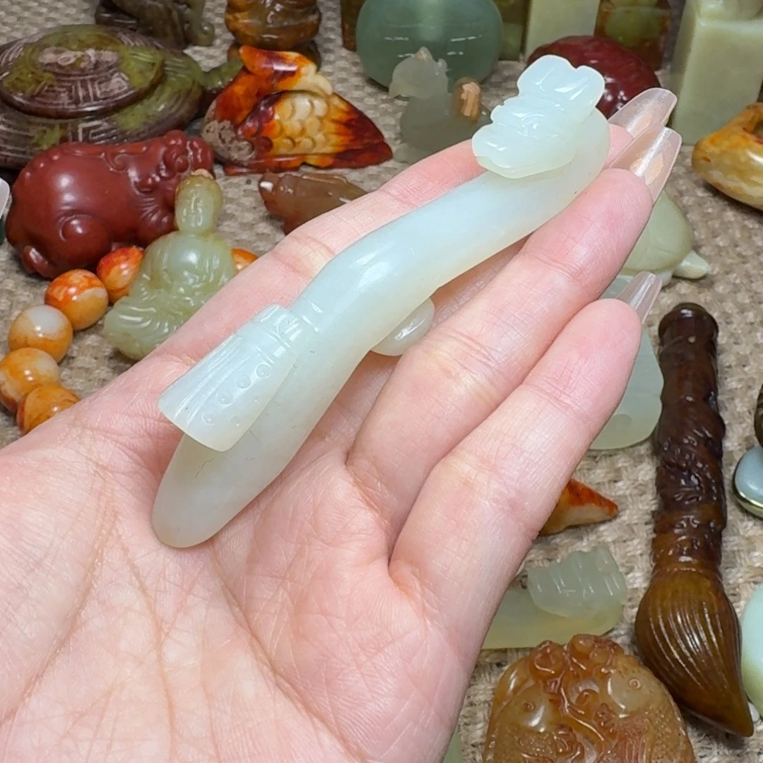 蛇纹石玉未镶嵌颈饰