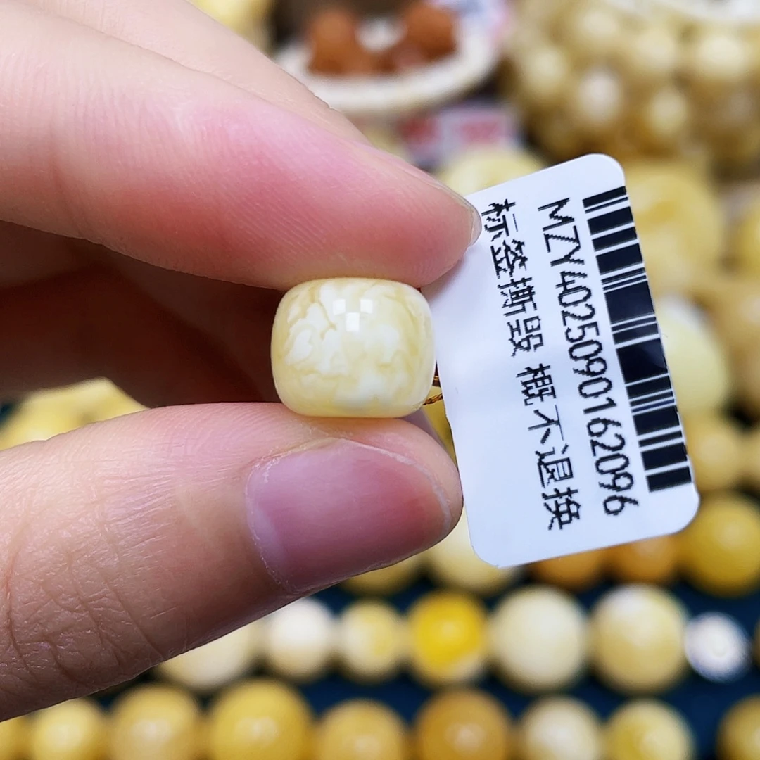 裸石琥珀未镶嵌11.0*9.2mm.瑕