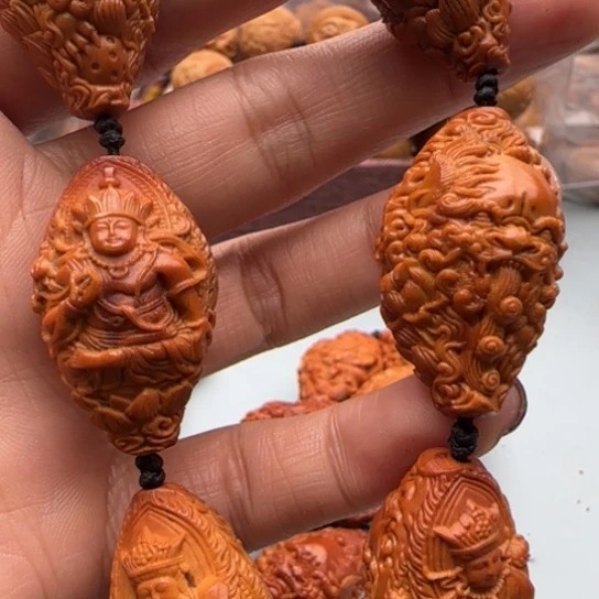 橄榄核手串雕刻工艺