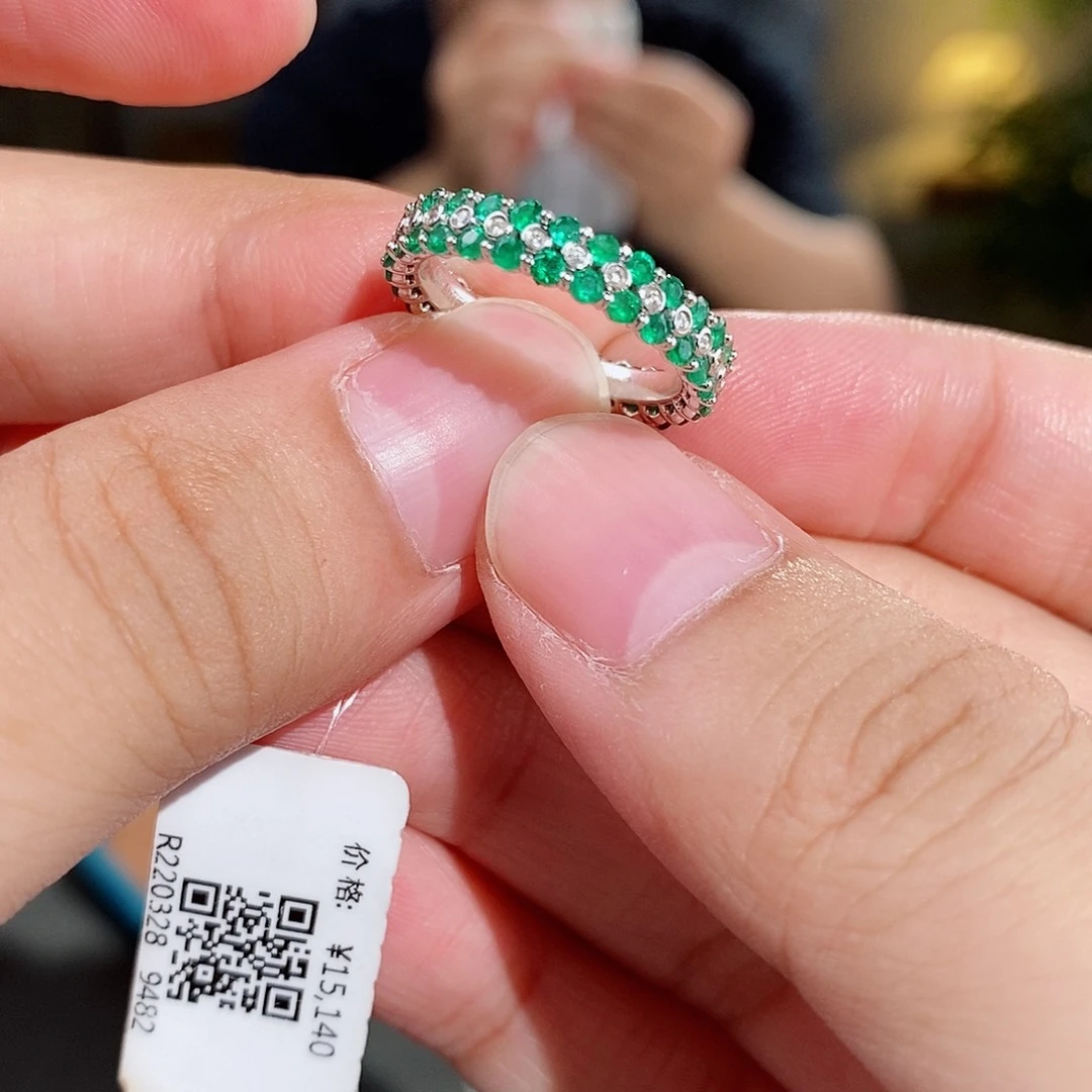 戒指18K金镶嵌祖母绿1.5ct