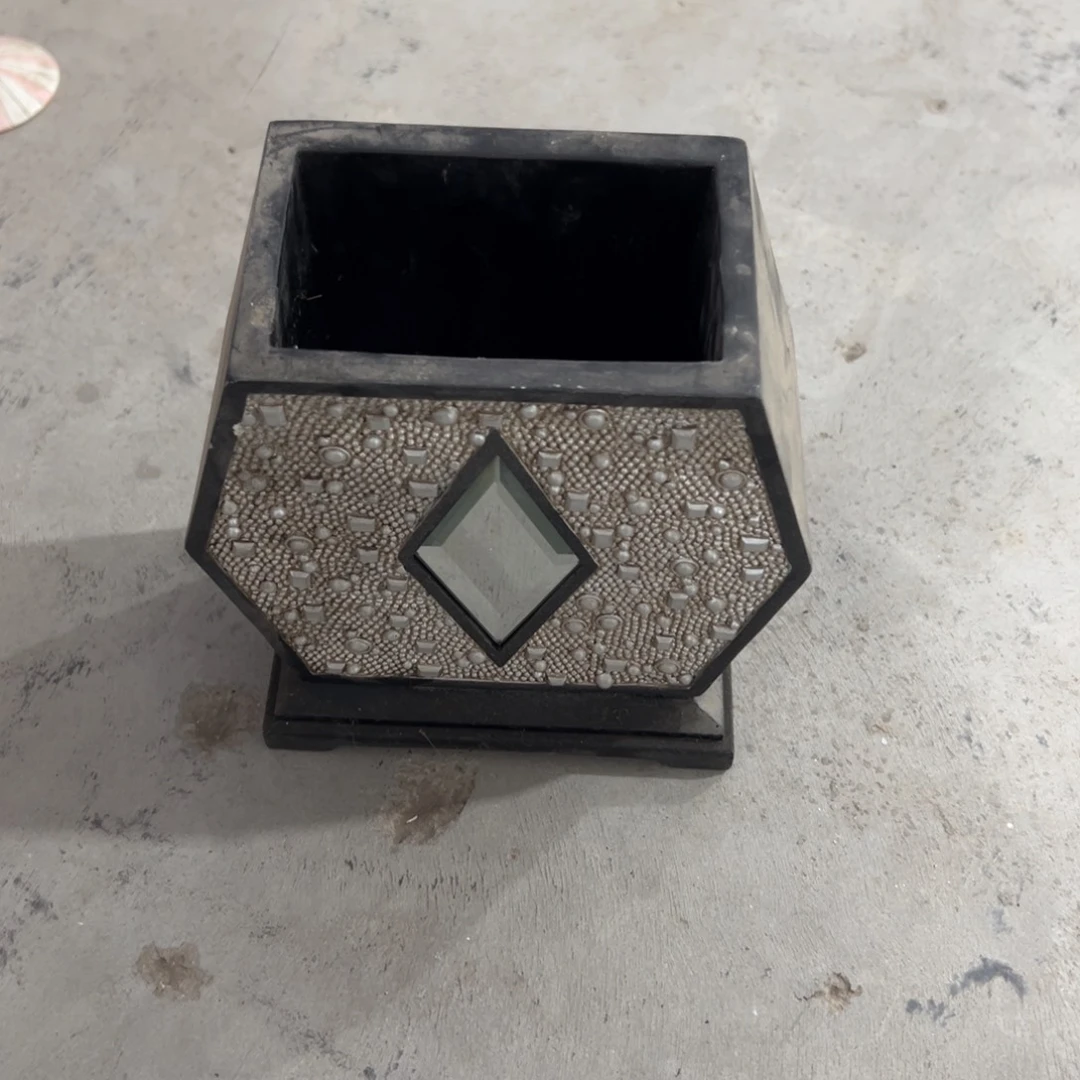 唐***.树脂工艺品默认微瑕 看好再拍