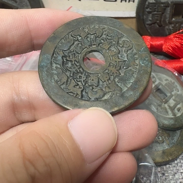 基***人铜现代工艺品花钱