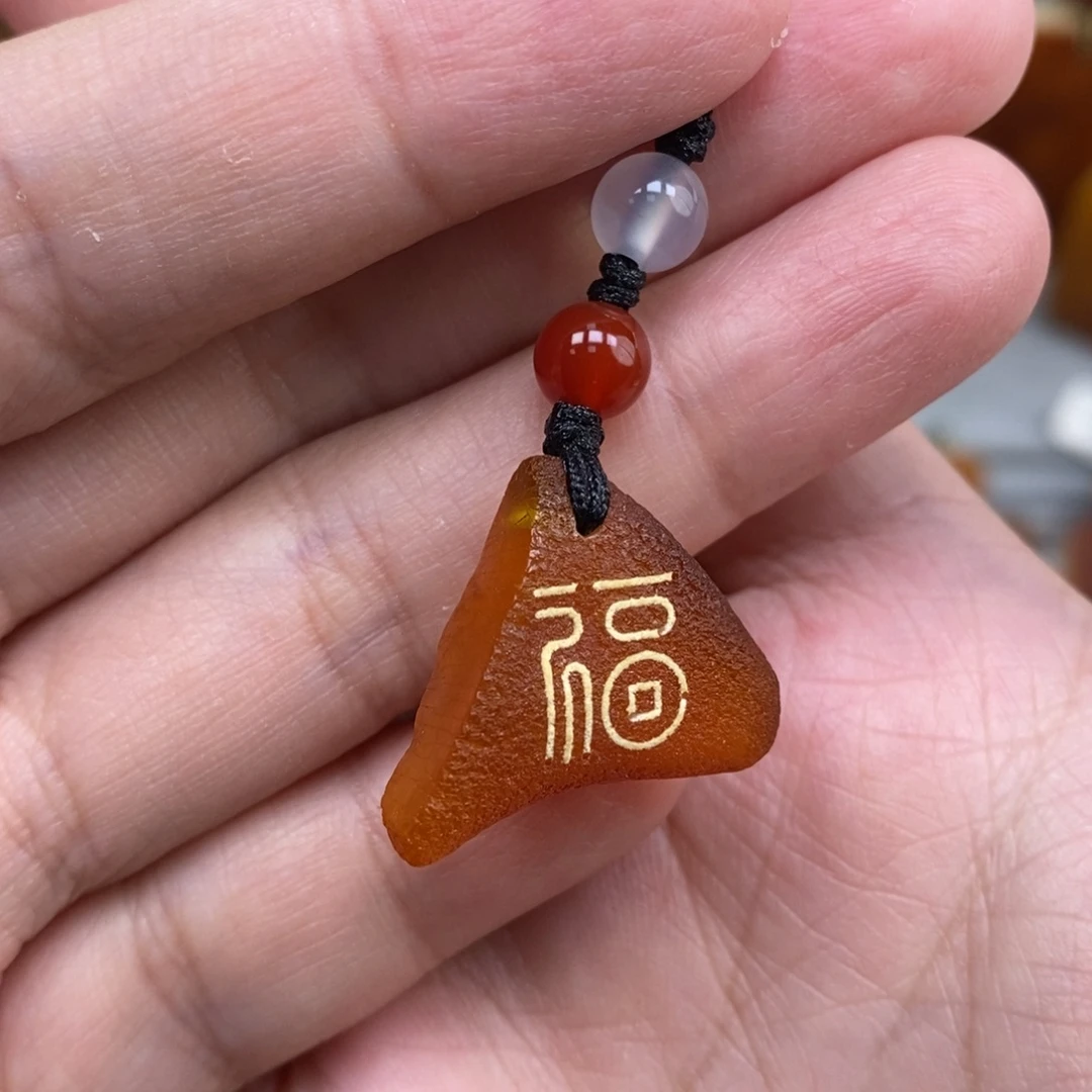 蜜蜡未镶嵌珠宝奇石