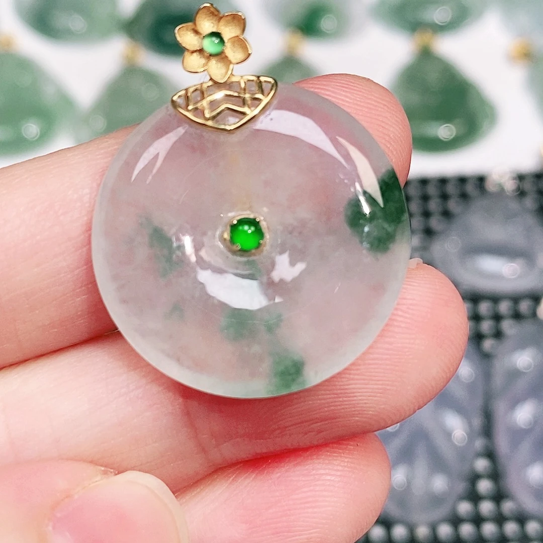 颈饰18K金镶嵌翡翠