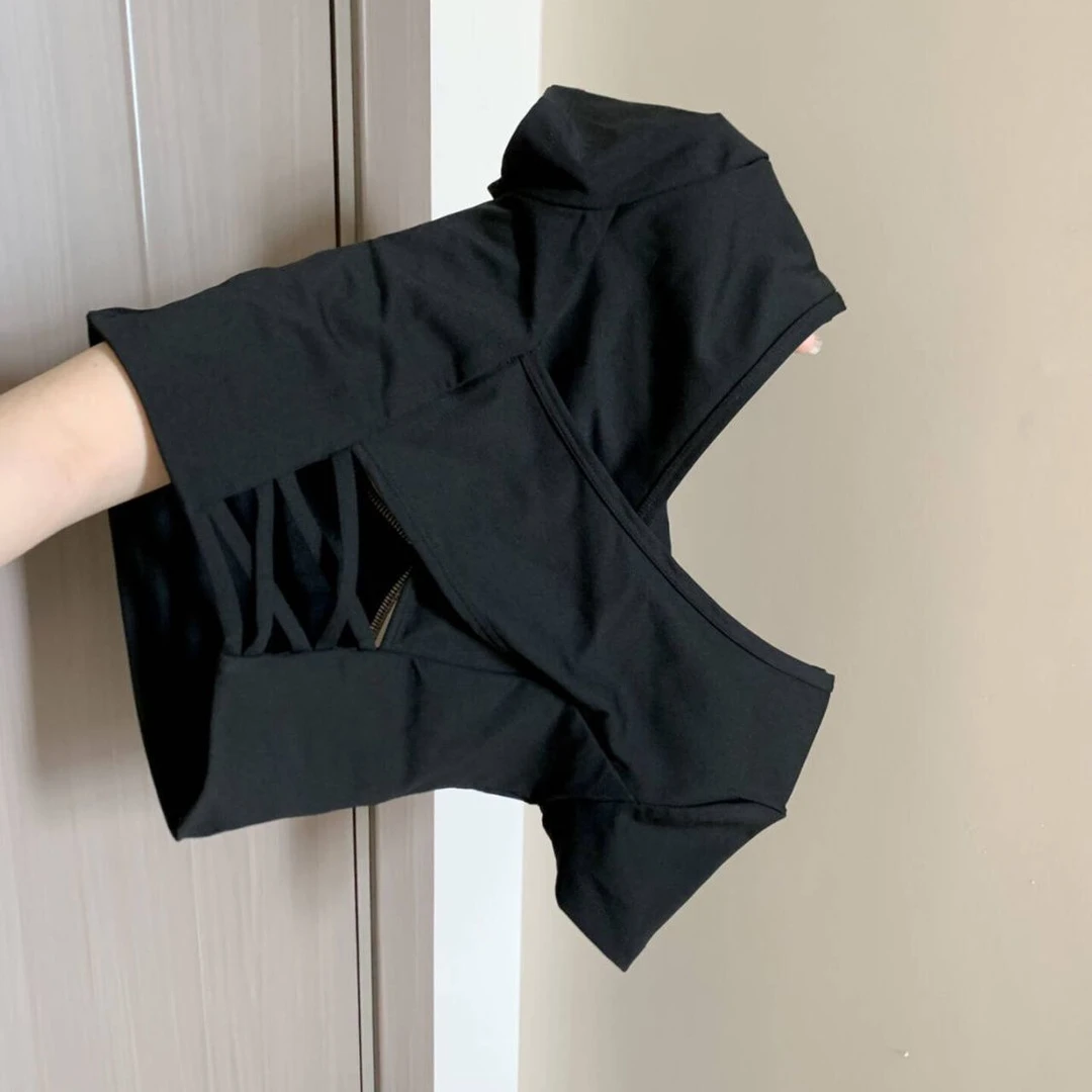 辣妹短上衣红色正肩短袖T恤女夏紧身显瘦辣妹瑜伽设计感露背短款