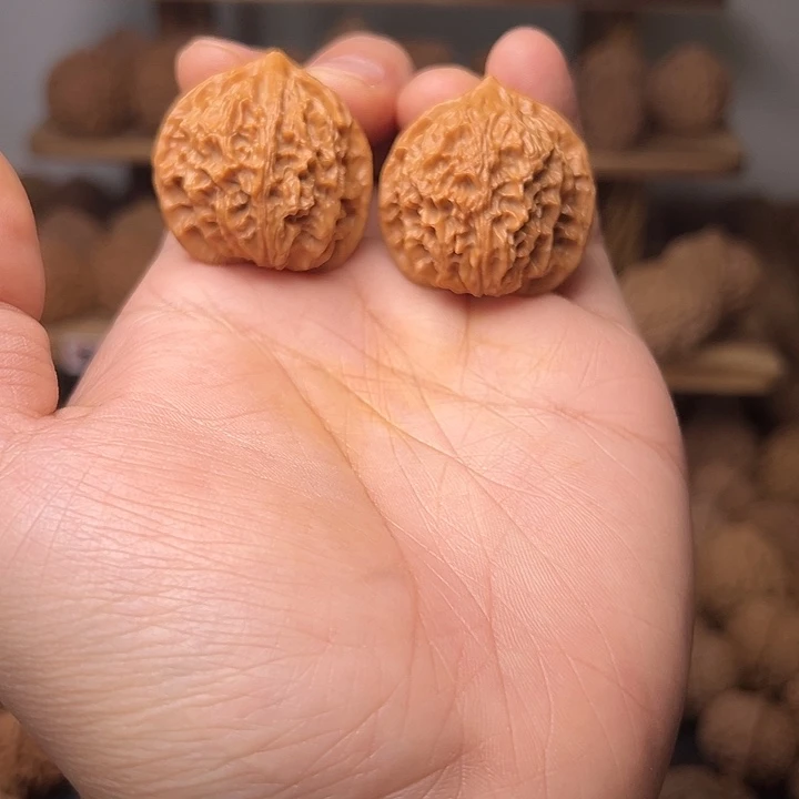 文玩核桃吊坠小狮子