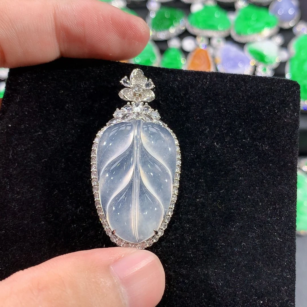 翡翠18K金镶嵌颈饰